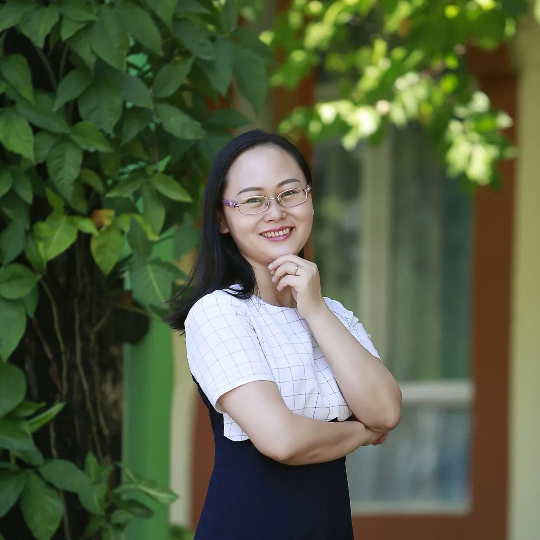 深圳中学高一(23)班江宛融同学的妈妈张素梅女士,是一名教育工作者